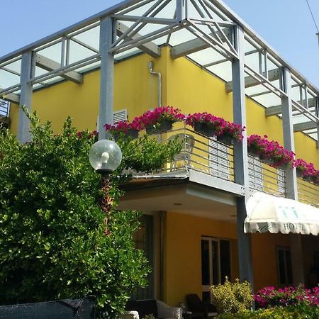 Hotel Illi Marina di Massa Zewnętrze zdjęcie