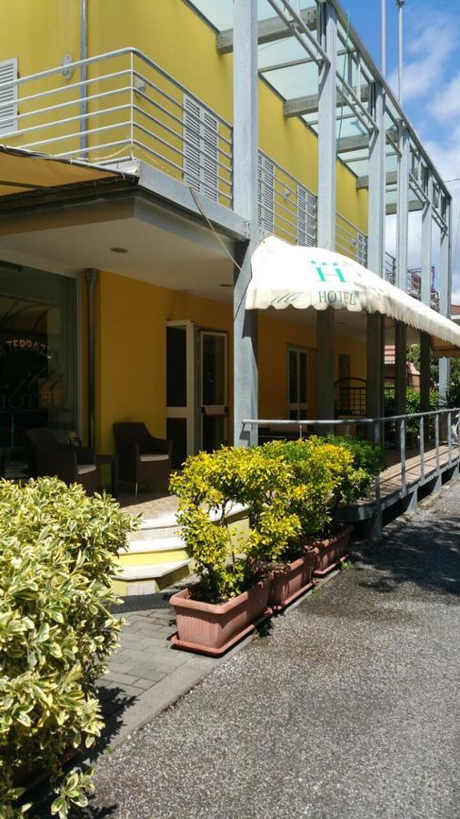 Hotel Illi Marina di Massa Zewnętrze zdjęcie